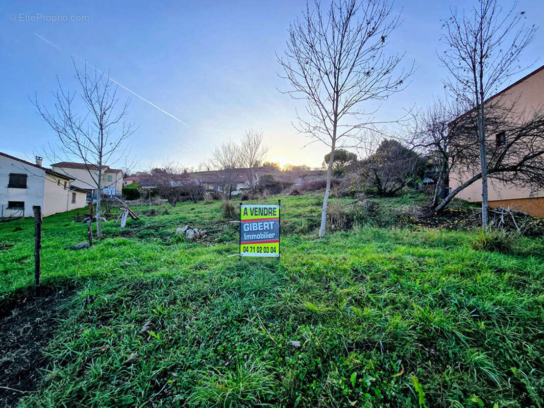 Terrain à ESPALY-SAINT-MARCEL