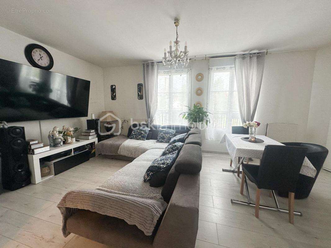 Appartement à SAVIGNY-LE-TEMPLE