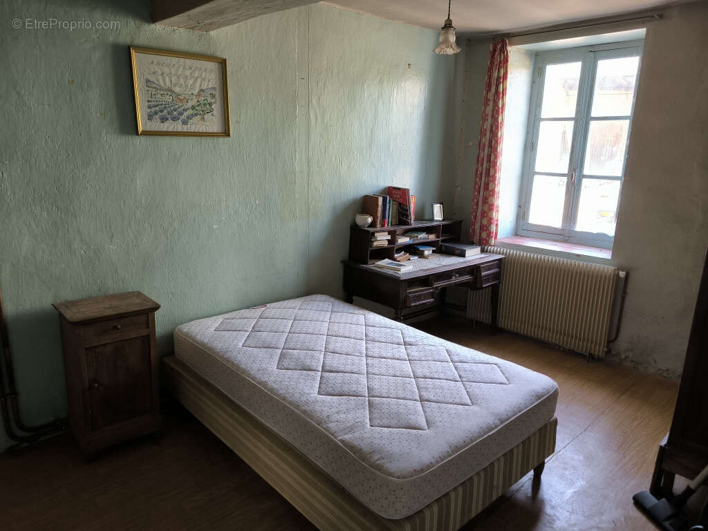 Maison à MONTREUILLON