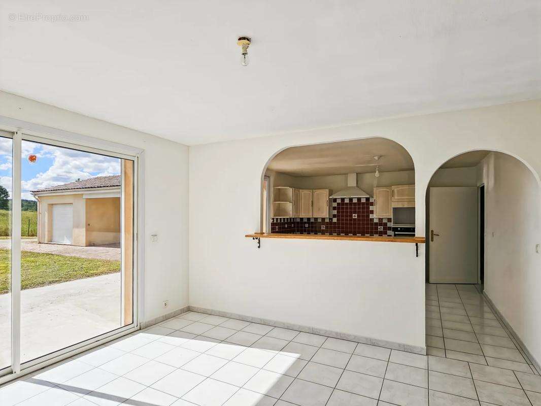 Appartement à PEYRIERE