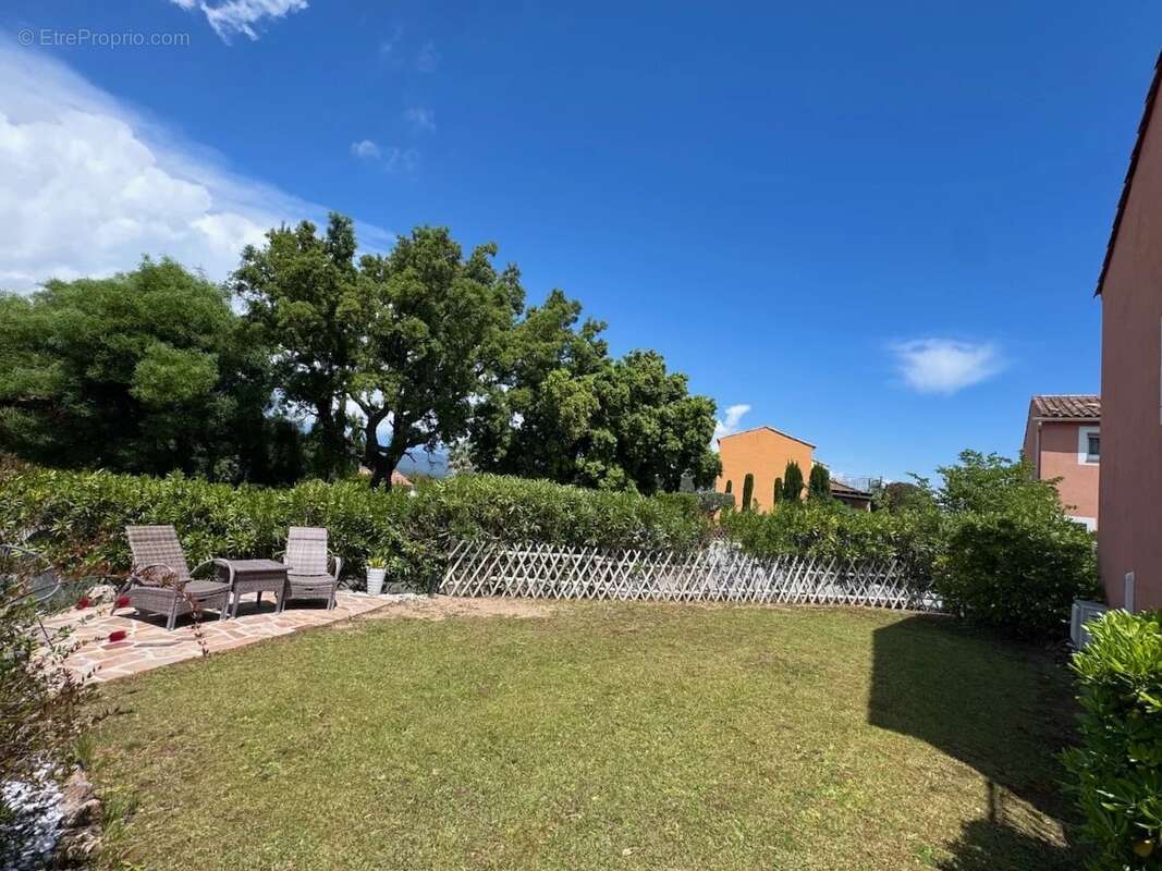 Maison à ROQUEBRUNE-SUR-ARGENS