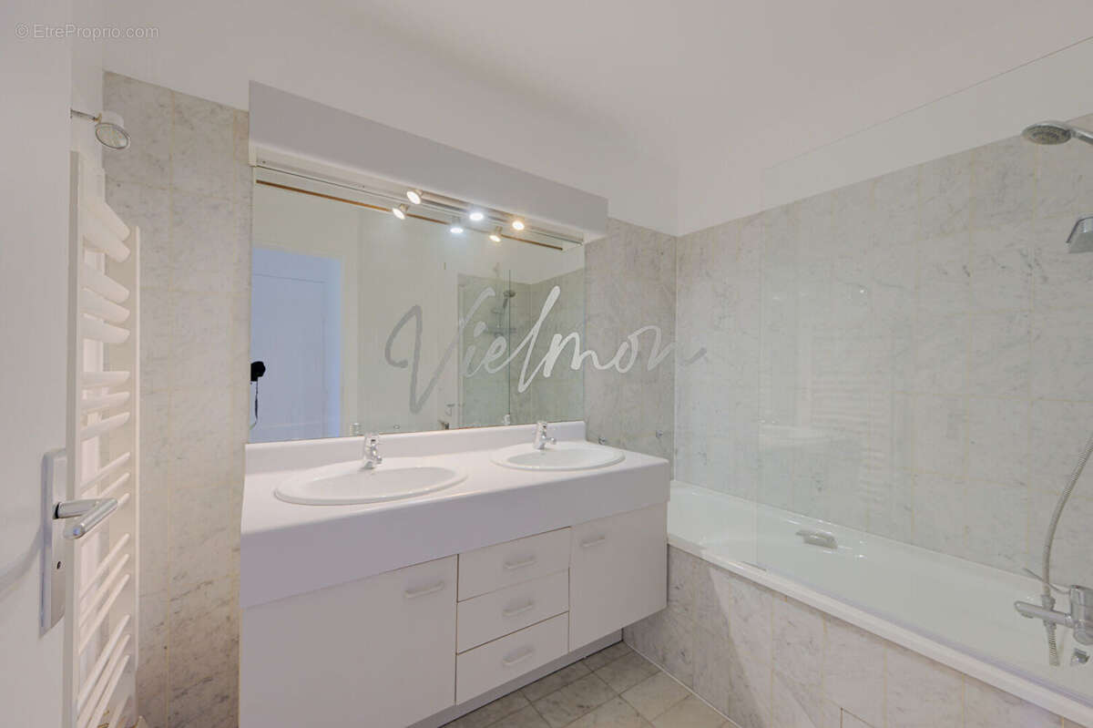 Appartement à LEVALLOIS-PERRET