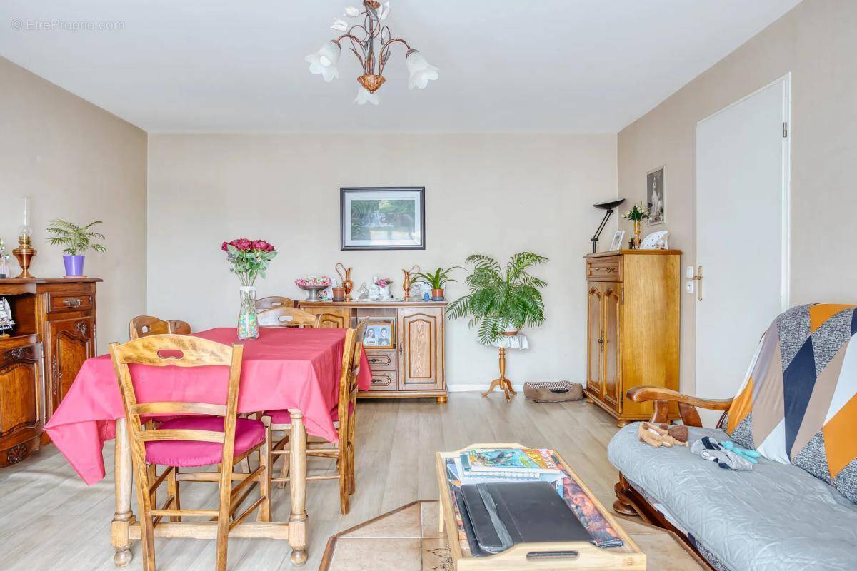 Appartement à VAL-DE-REUIL