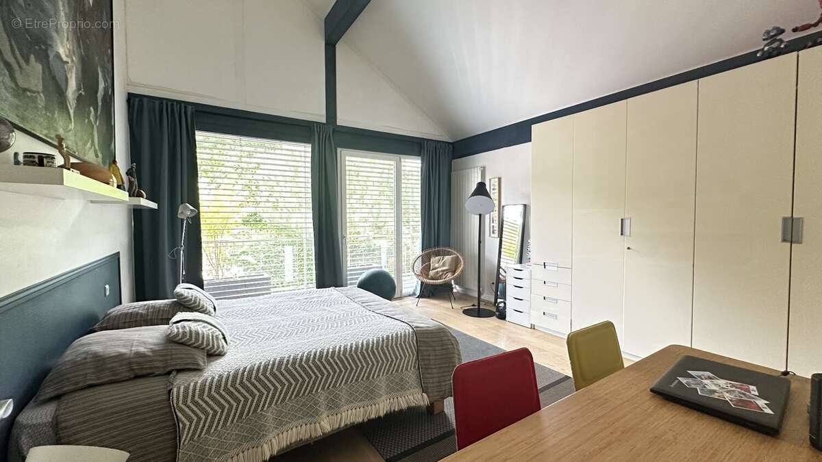 Villa d'architecte de 300 m² avec piscine et jardin de 1100 m², au calme absolu - photo 18