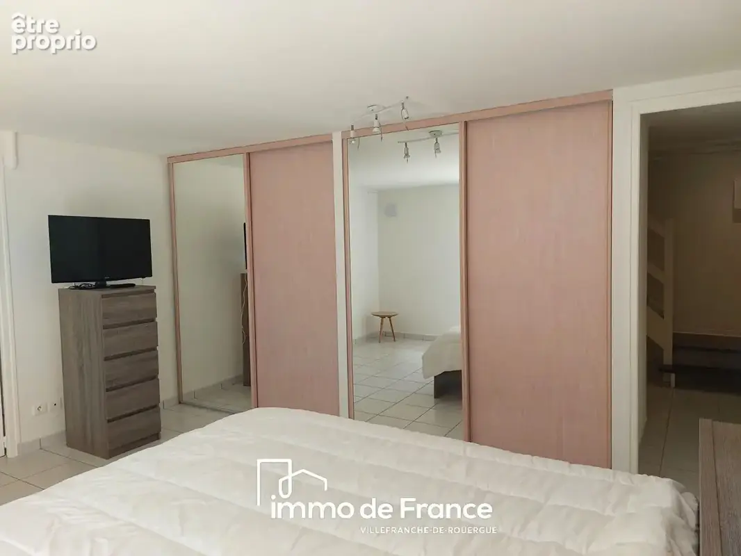 Maison de plain-pied avec piscine sur un terrain de 2 478 m² - photo 11