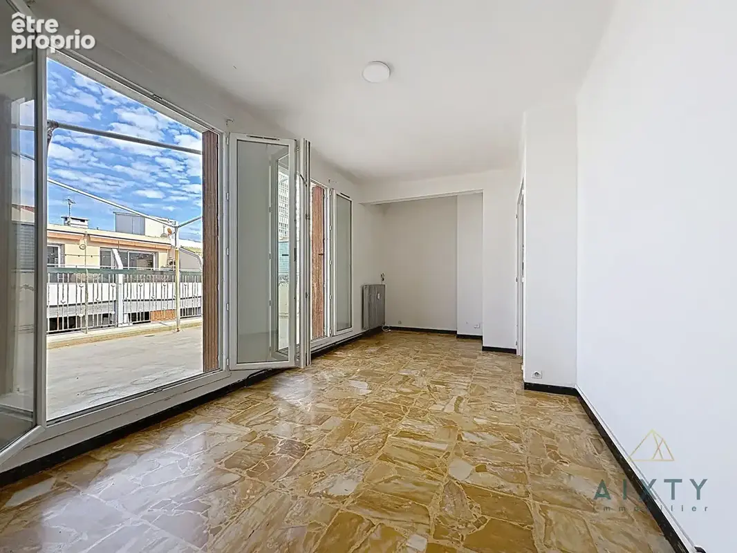 Appartement traversant 2 pièces 47 m2 dernier étage avec terrasse et balcon - photo 4