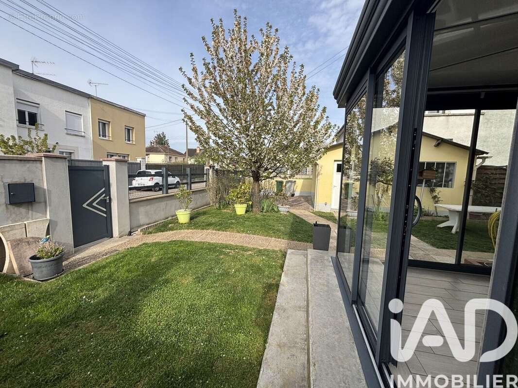 Photo 2 - Maison à SAINT-JULIEN-LES-VILLAS