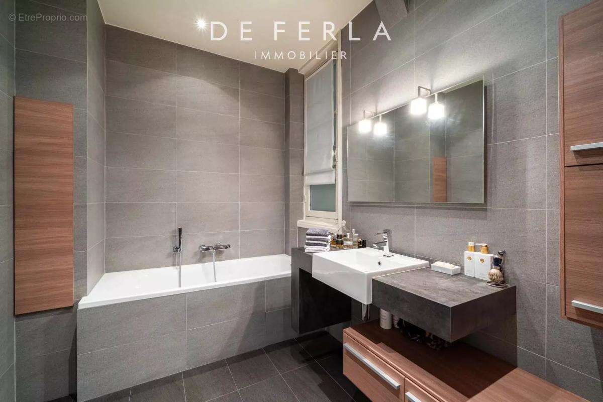 Appartement à PARIS-14E