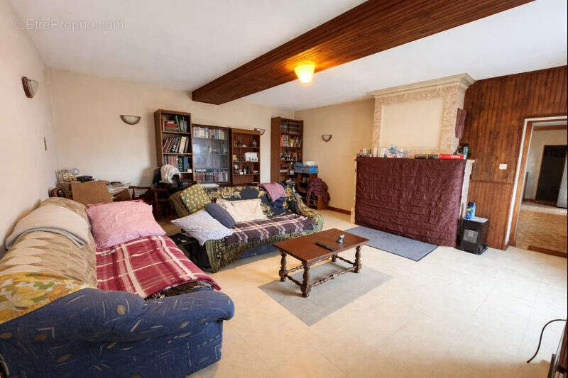 Maison à LE PUY-NOTRE-DAME