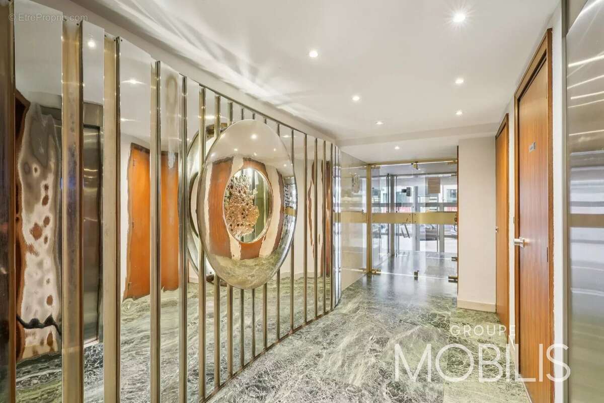 Appartement à PARIS-16E