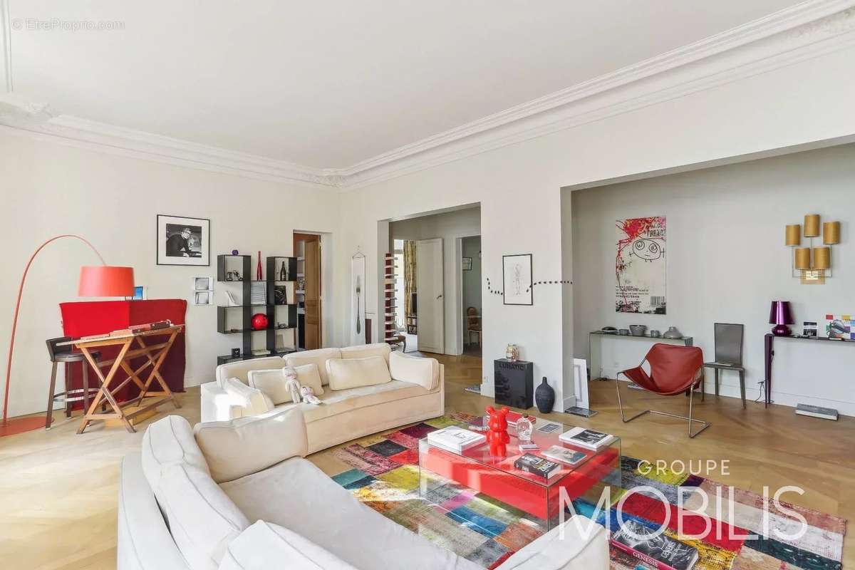 Appartement à PARIS-8E