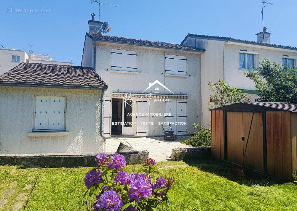 Pavillon avec 3 chambres + un bureau + garage + cave  - Maison à INGRANDES