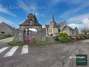 Maison à SAINTE-MARGUERITE-DE-CARROUGES