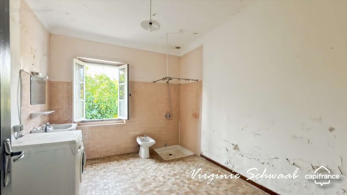 POUILLON (40) Maison de caractère 14 pièces – 9 chambres – Dépendances – 1 hectare de terrain - photo 17
