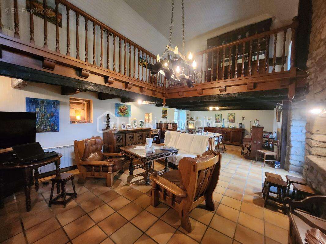 ensemble immobilier en pierre de 187 M2 à GUERN - photo 2