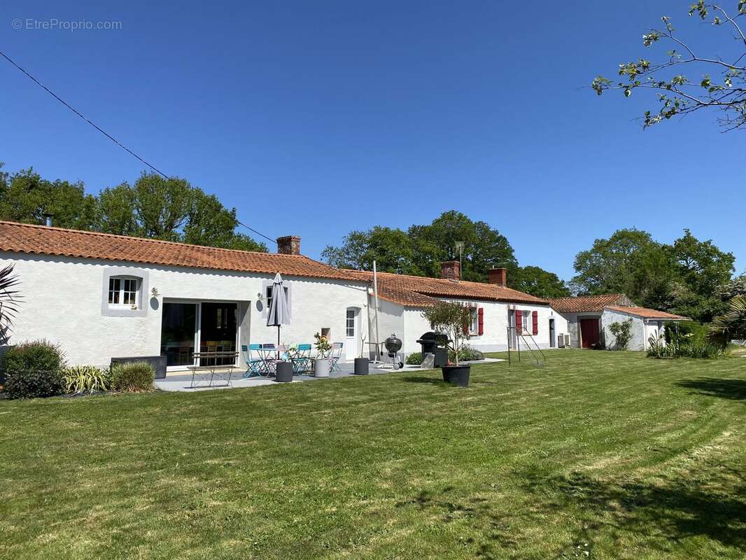 Maison à CHATEAUNEUF