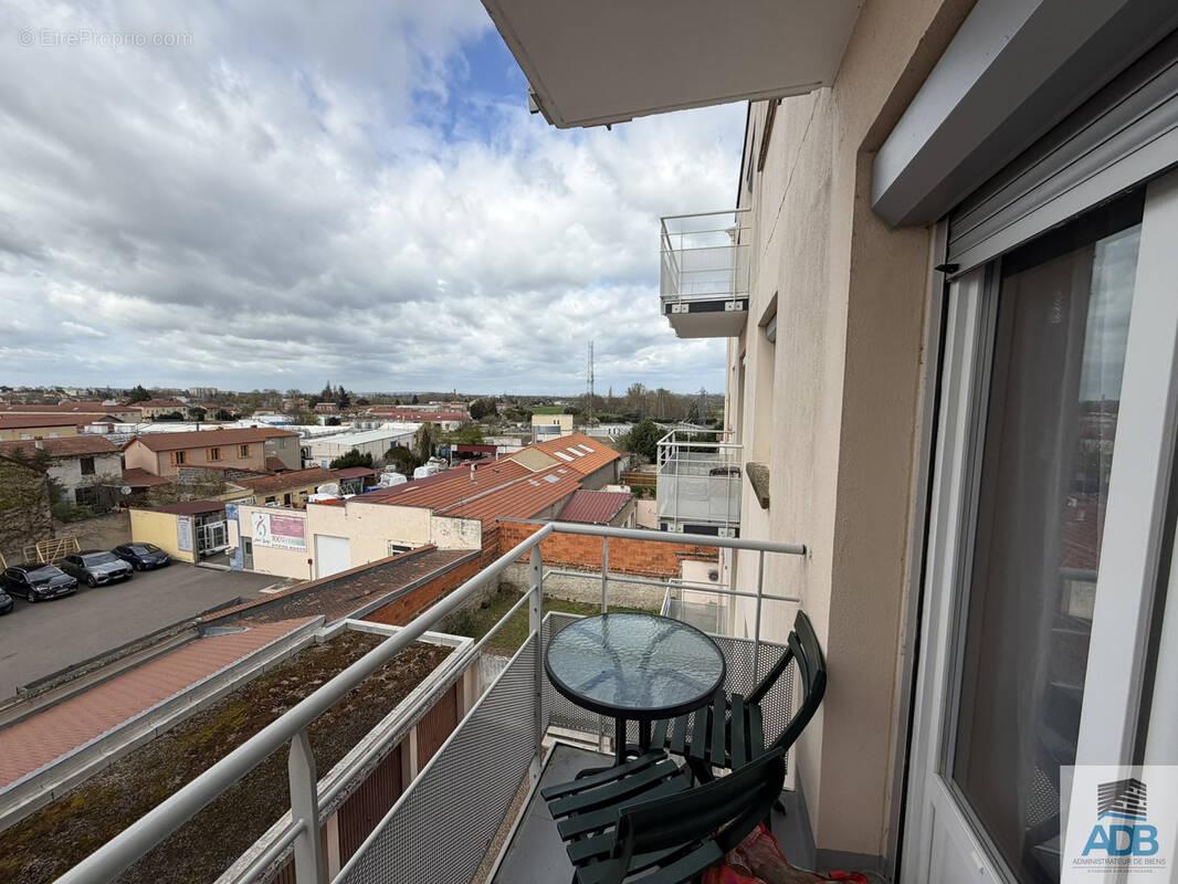 Appartement à LE COTEAU