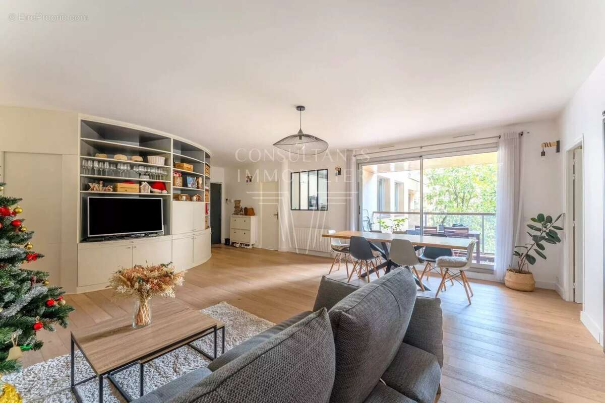 Appartement à NEUILLY-SUR-SEINE