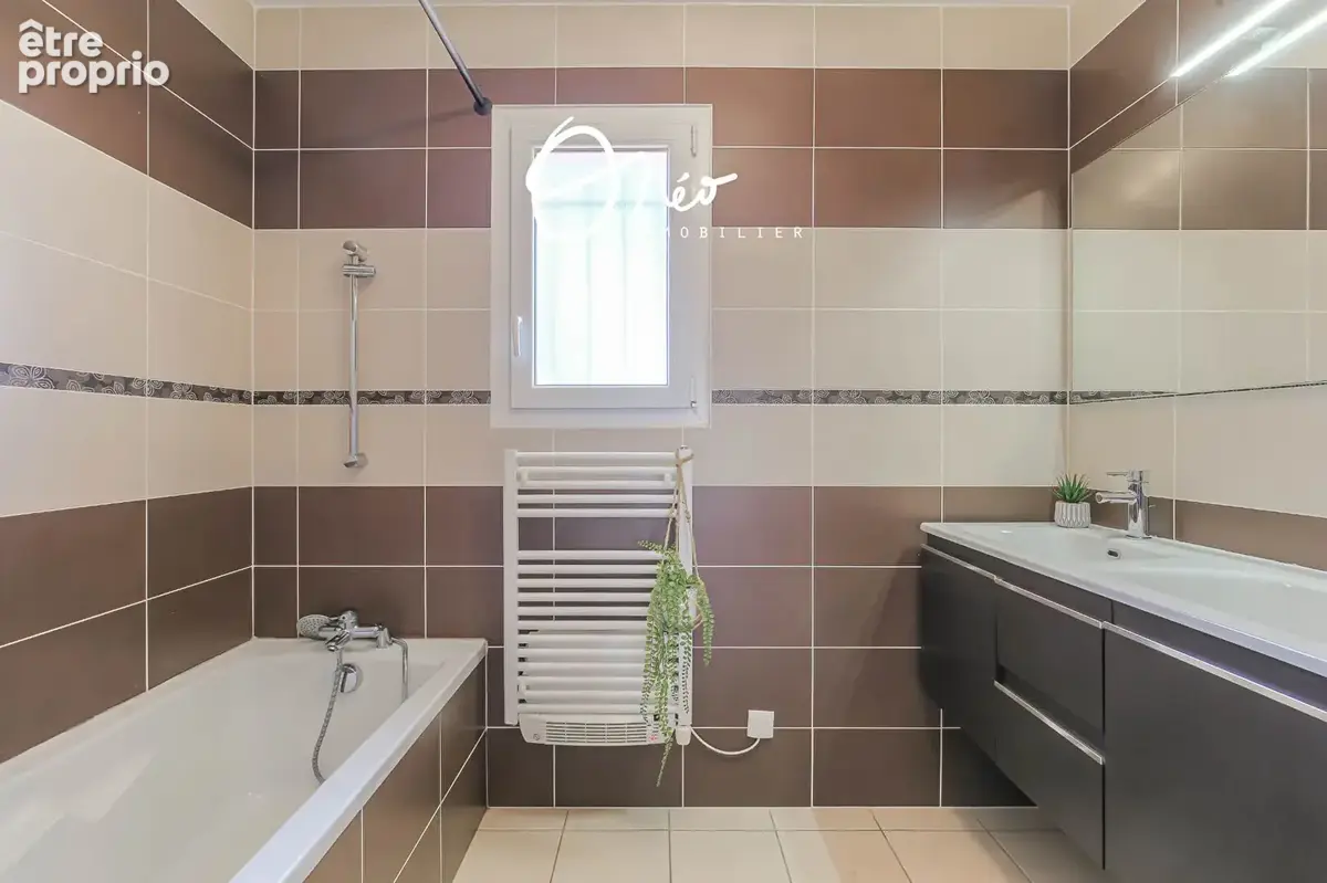 Maison 5 pièces de 110 m2 avec garage double - Piscine - photo 17