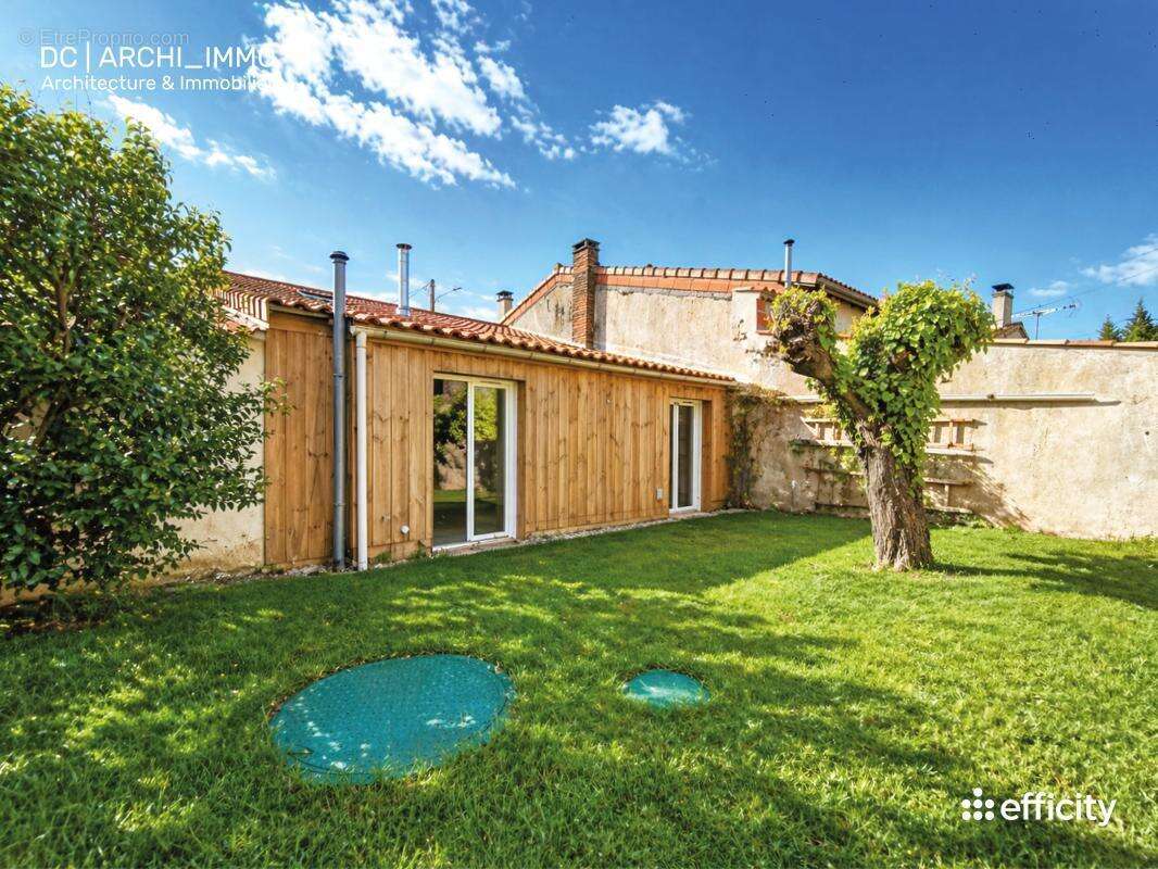 Maison à JAU-DIGNAC-ET-LOIRAC
