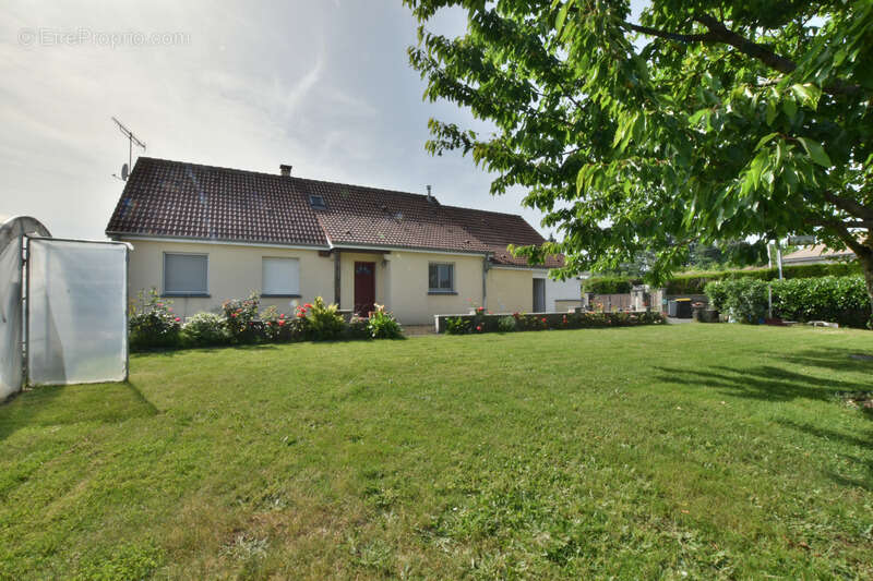 Maison à LA CHAPELLE-D'ALIGNE