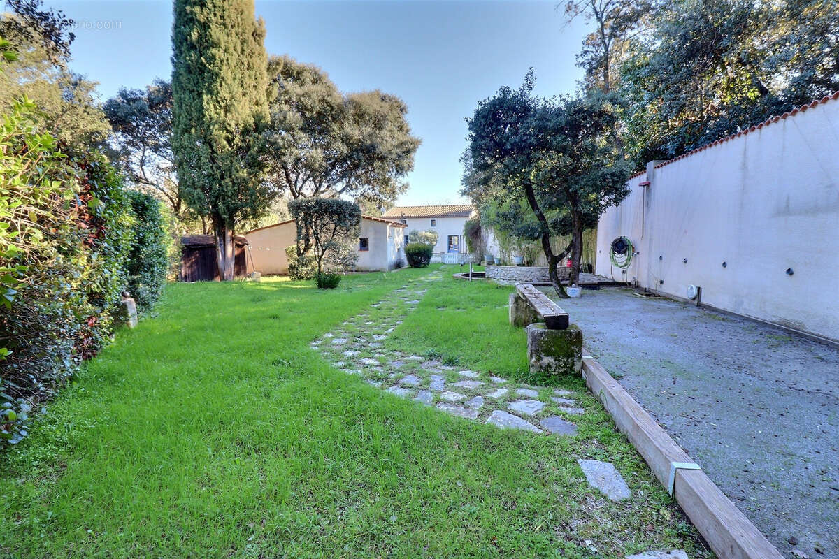 Maison à SAINT-BAUZILLE-DE-MONTMEL