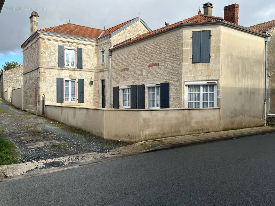 Maison à NALLIERS