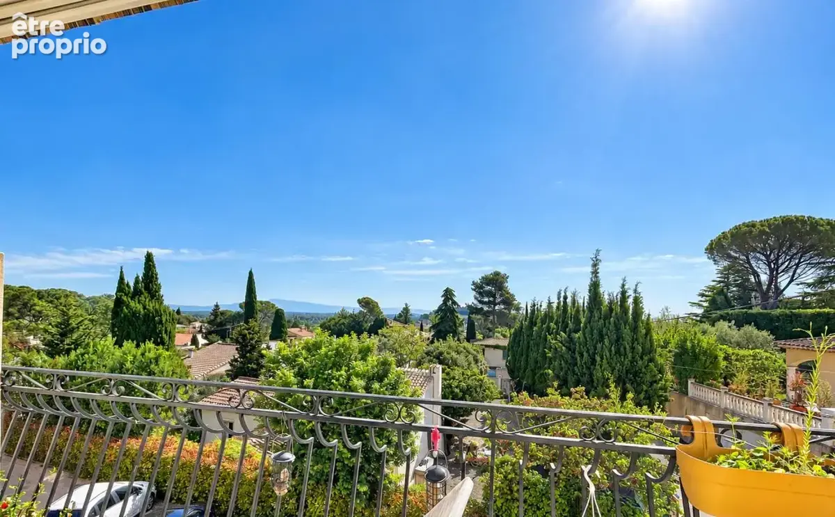 Appartement à VILLENEUVE-LES-AVIGNON