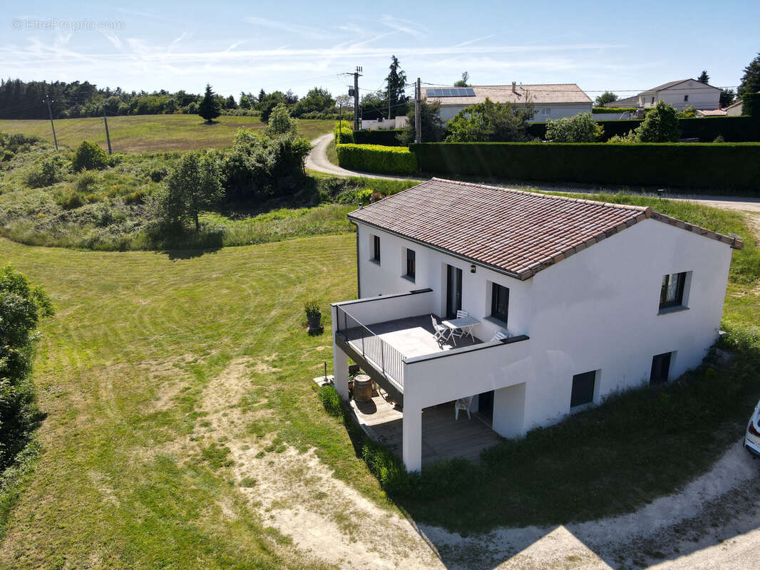 Maison à SAINT-ROMAIN-DE-LERPS