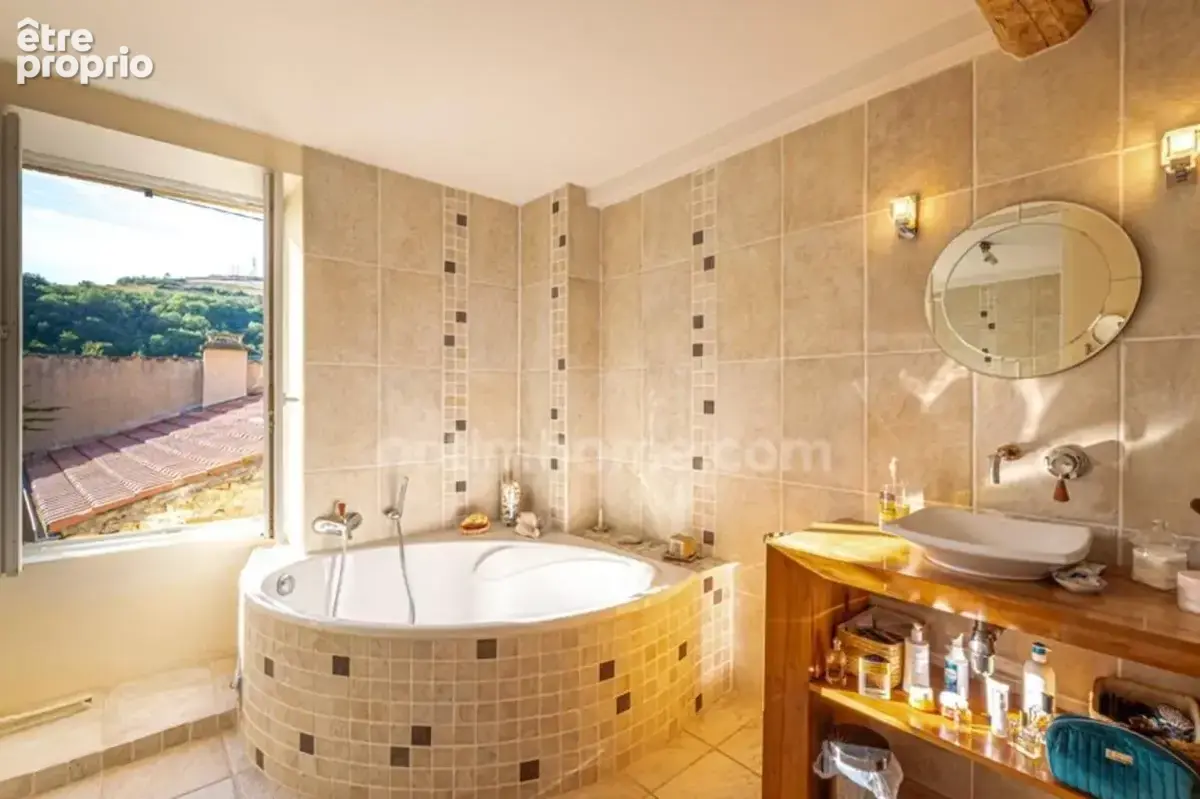**Coup de cœur – Maison de charme 195 m² avec 2 entrées indépendantes, 2 extérieurs, garage, cave, vue et piscine** - photo 17