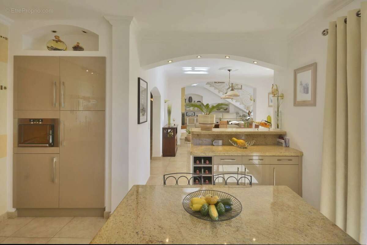 Maison à ROQUEFORT-LES-PINS