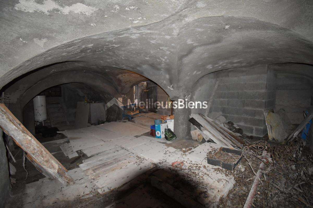 Maison de village, mitoyenne, à Névache, 140 m², 4 chambres, petit jardin, cave voûtée et cheminée - photo 18