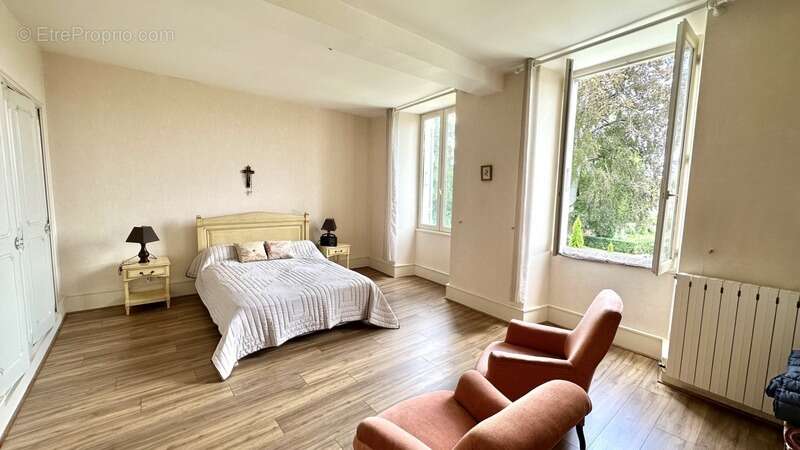 Maison à BARBEZIEUX-SAINT-HILAIRE