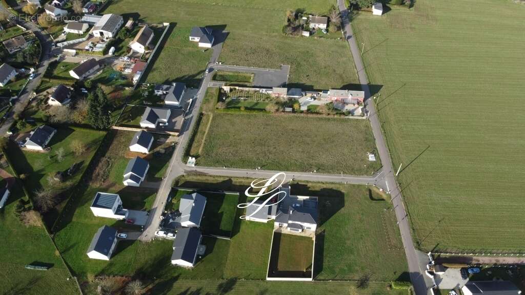 Terrain à LES VENTES