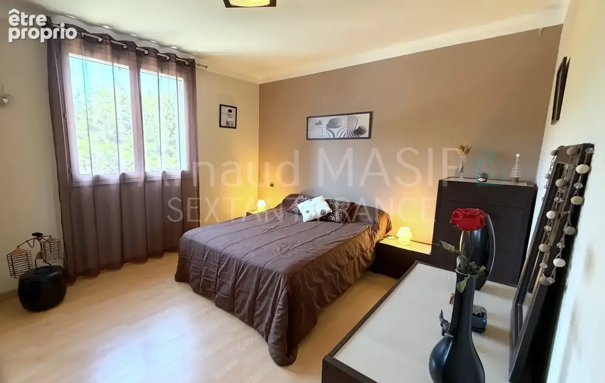 Villa 4f 142m², piscine, 2 garages, parcelle 3 174m², vue imprenanble, emplacement tranquil, proche commerces - photo 9