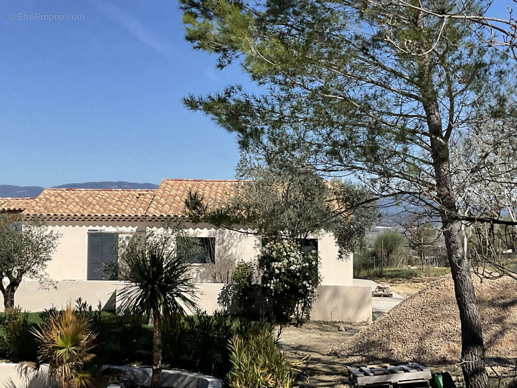 Maison à LE PUY-SAINTE-REPARADE