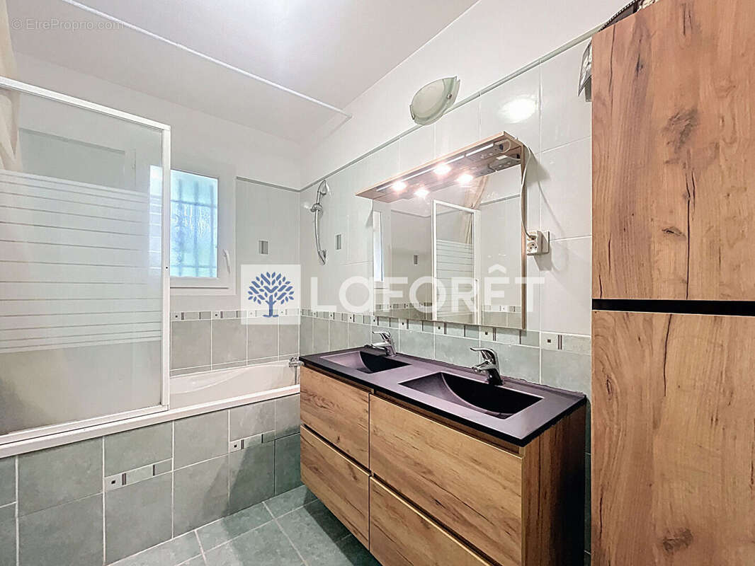 Maison à SAINT-DIDIER-DE-LA-TOUR