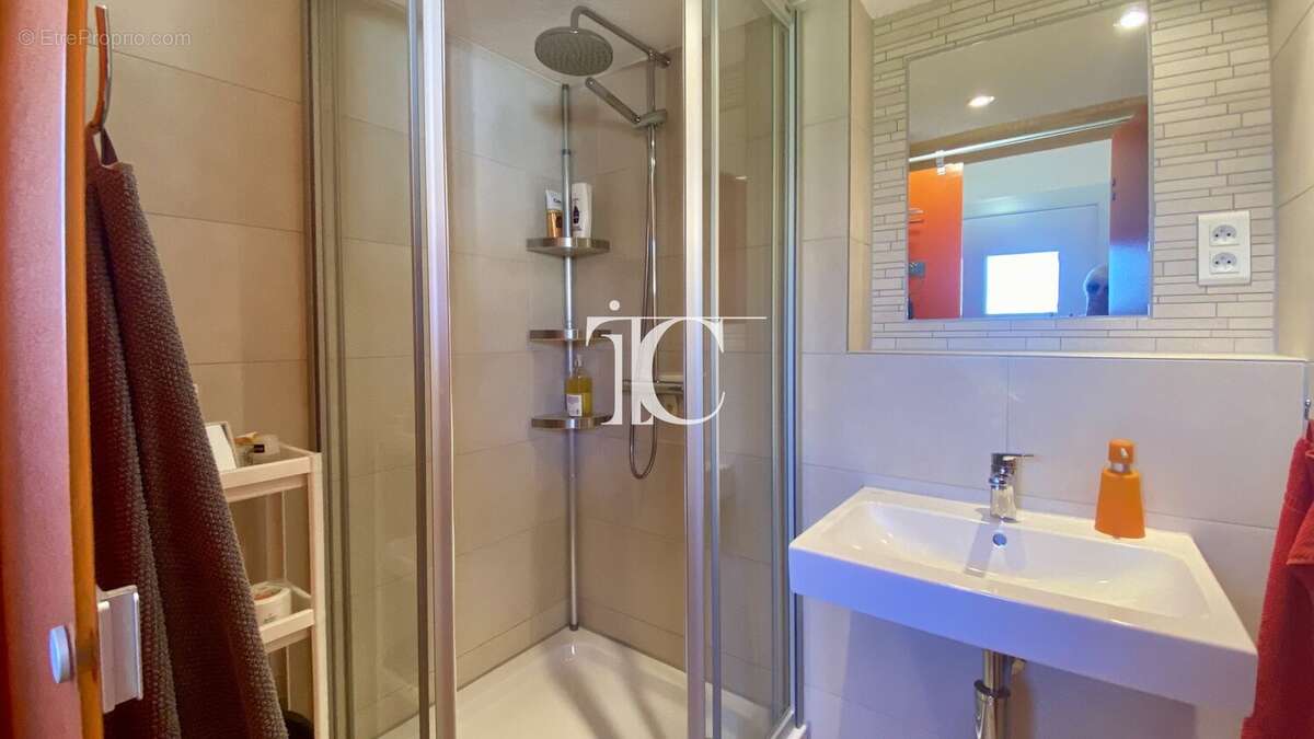 Saint ambroix, maison avec jardin arbore 2584m2, dependances, garage, piscine - photo 11