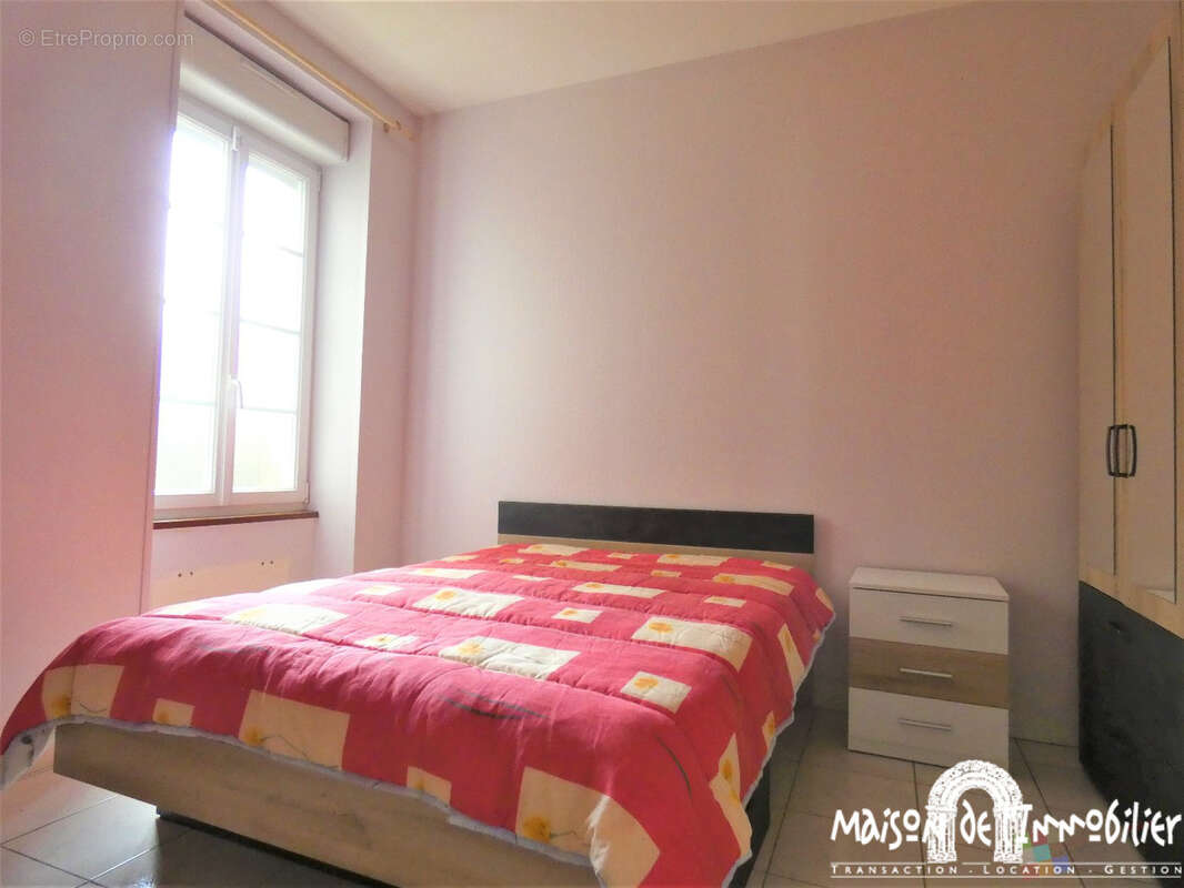 A vendre a jarnac - centre-ville - immeuble de rapport composé de 6 appartements - photo 7