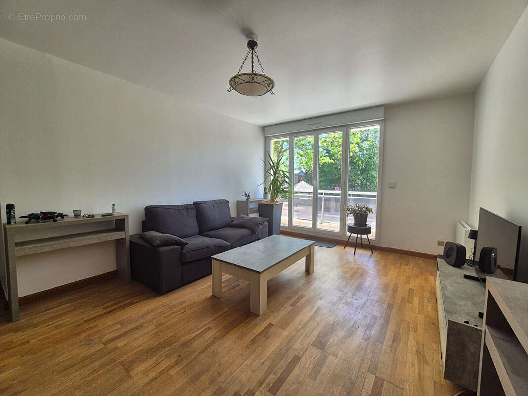 Appartement à MONTIGNY-LE-BRETONNEUX