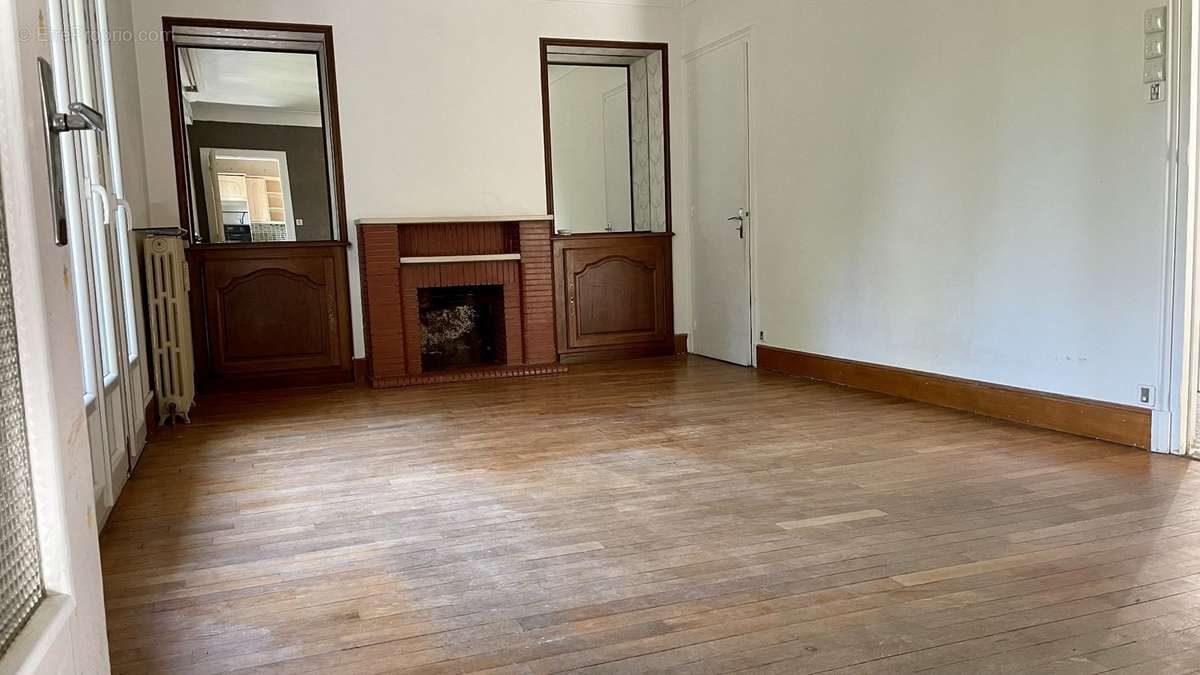 Maison à SAINT-YRIEIX-LA-PERCHE