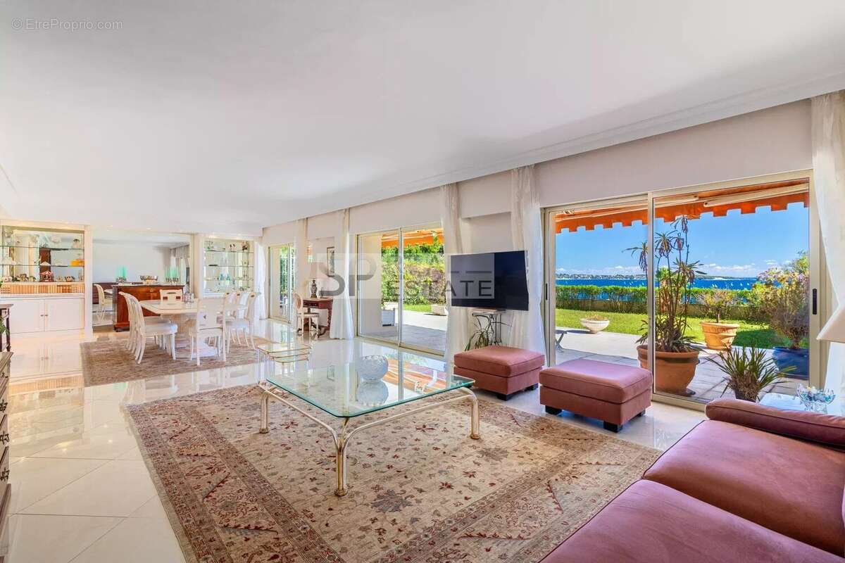 Appartement à VALLAURIS