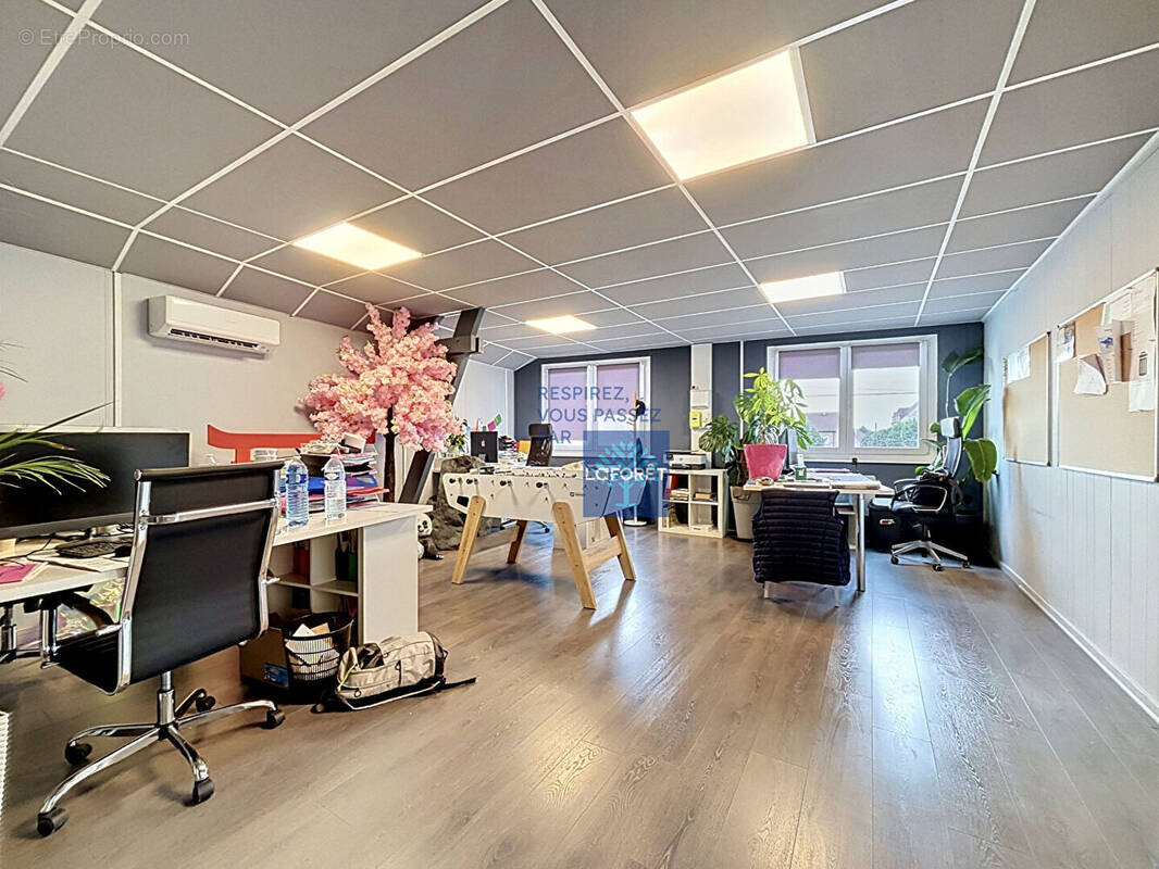 Commerce à LA CHAPELLE-D'ARMENTIERES