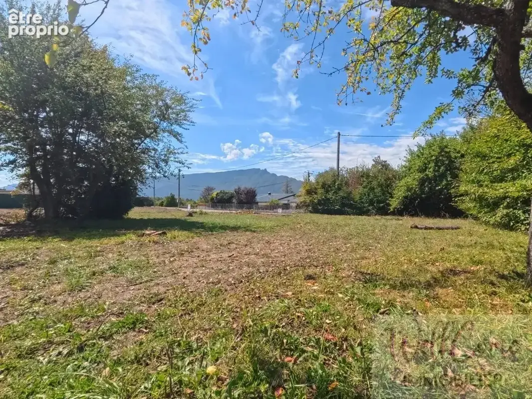 Terrain à GRESY-SUR-AIX