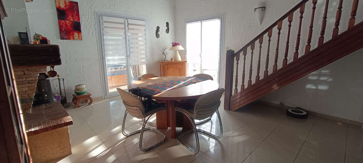 ** Sud ** MAISON Double ** Terrasse & Piscine ** Vue Dégagée ** (83500) LA SEYNE SUR MER **ur Mer 6 pièce(s) - photo 8