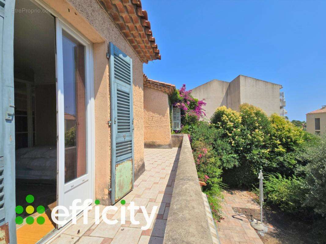 Maison 192 m² à Saint-Raphael  - photo 2