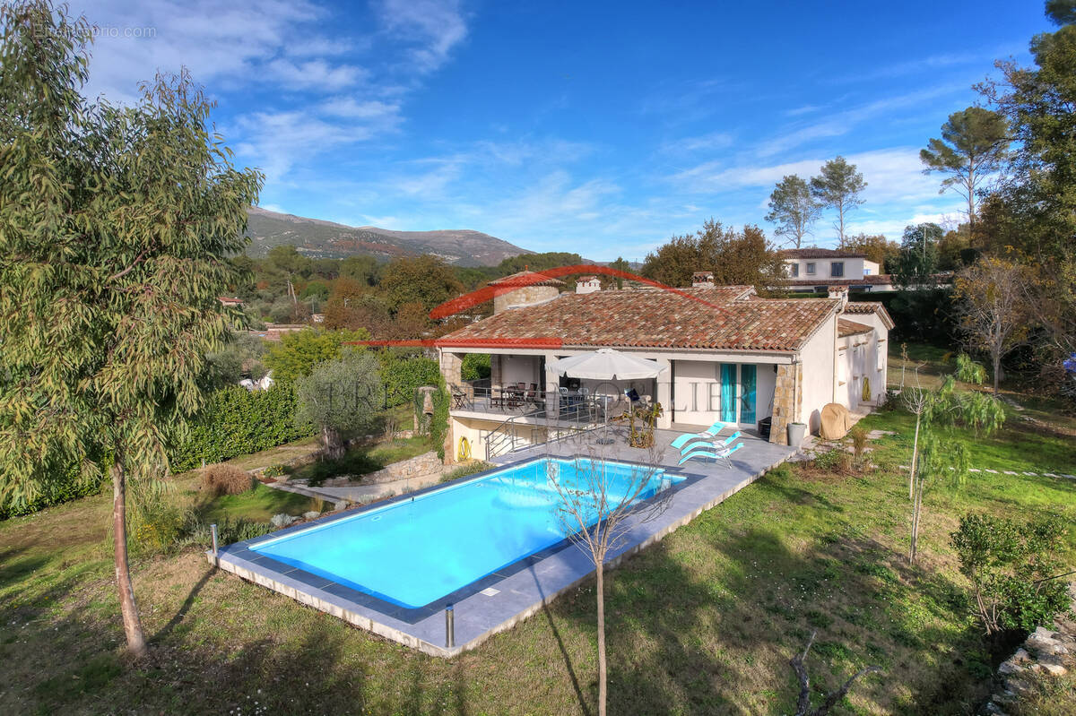 Maison à ROQUEFORT-LES-PINS