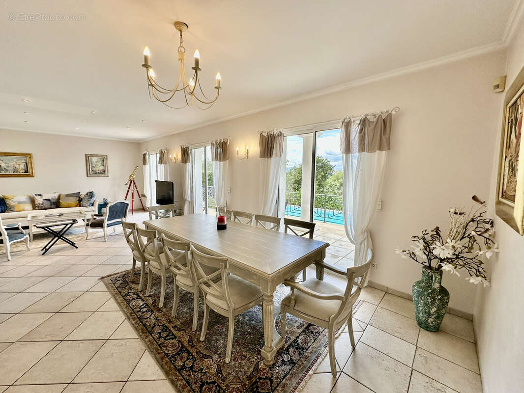 Maison à MOUGINS