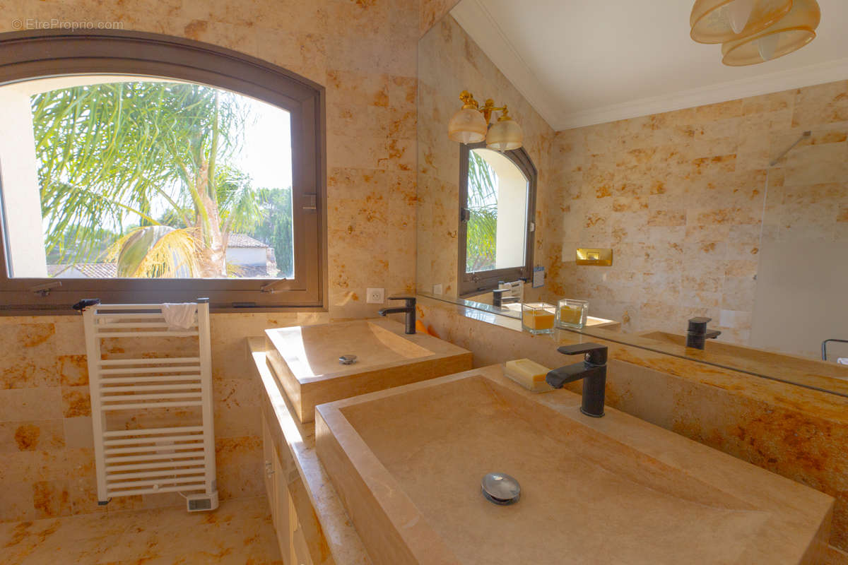 Maison à MANDELIEU-LA-NAPOULE