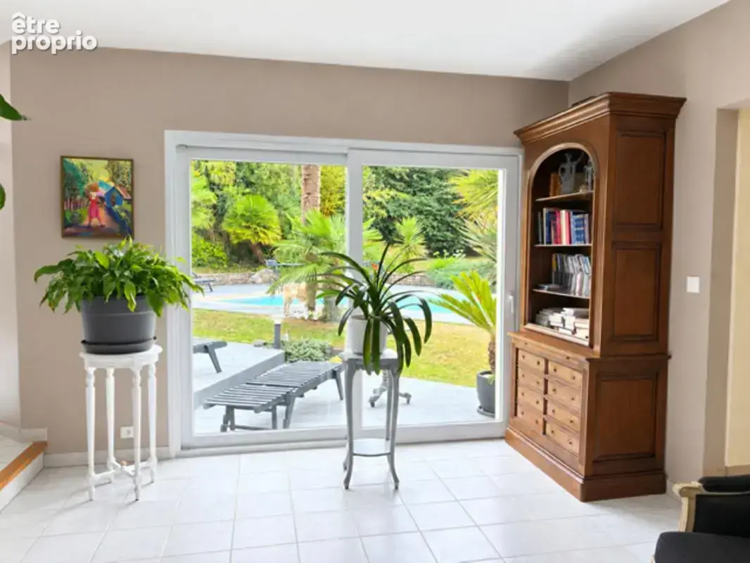 Propriété Familiale de 235 m² -4 chambres -Piscine-Dépendance-Terrain1700M² - photo 5